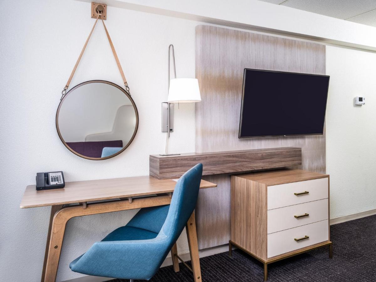 Crowne Plaza Milwaukee South By Ihg Hotel Bagian luar foto