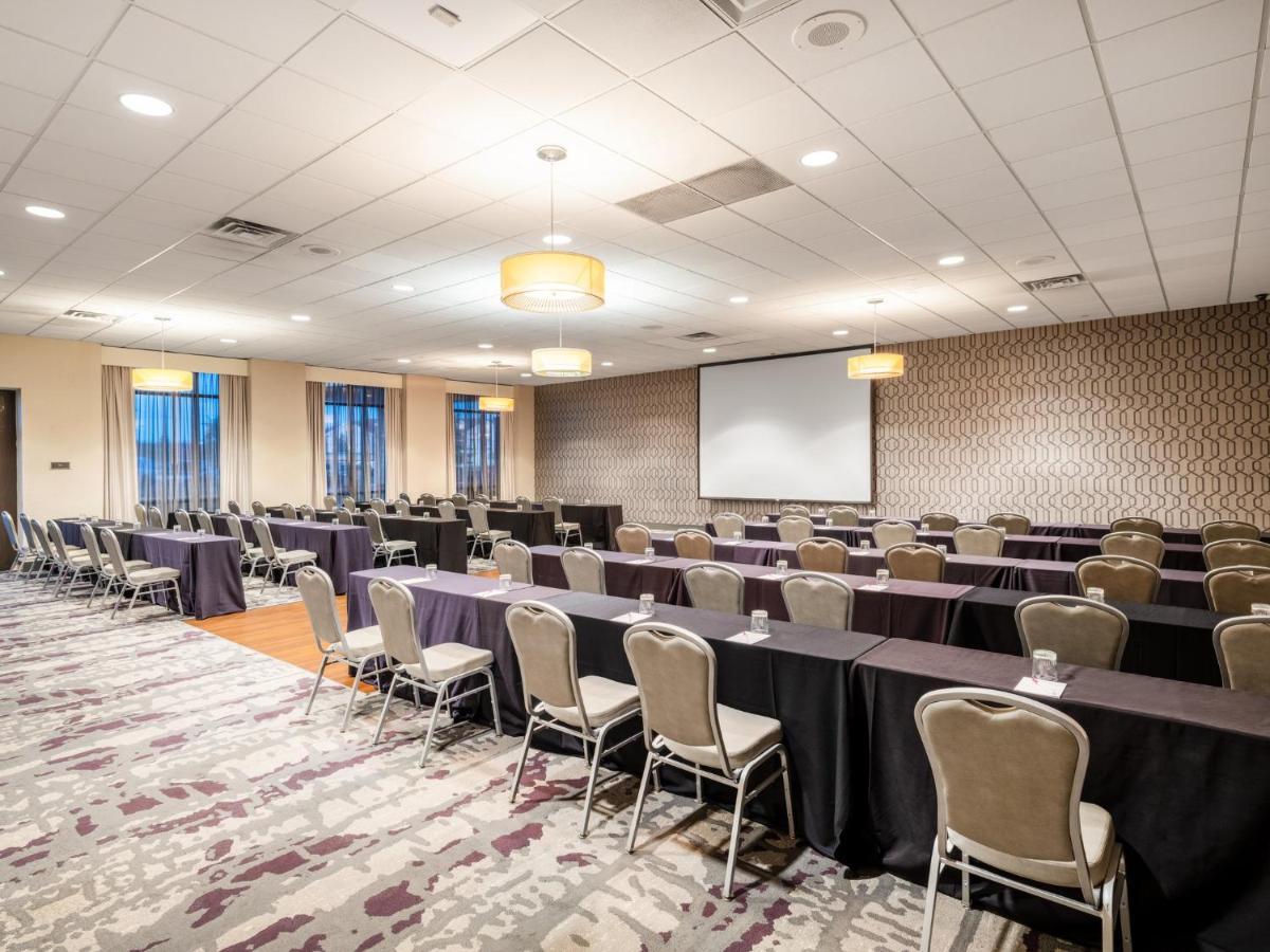 Crowne Plaza Milwaukee South By Ihg Hotel Bagian luar foto